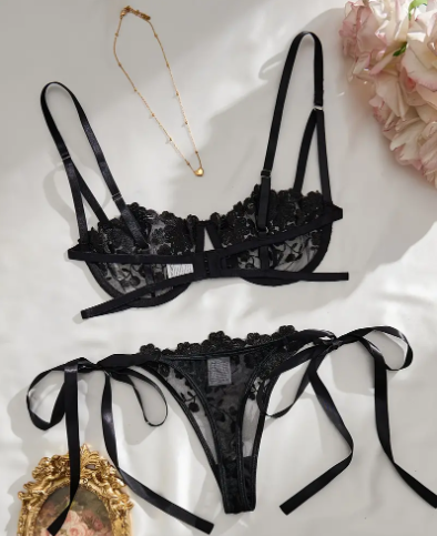 Brassiere 💗 Kalp Desenli ve 🌺 Çiçek Desenli Tanga Takımları