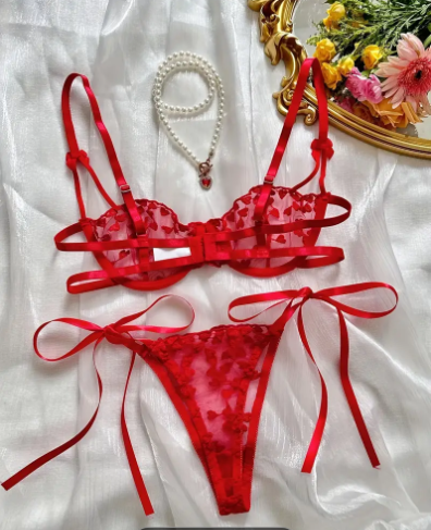 Brassiere 💗 Kalp Desenli ve 🌺 Çiçek Desenli Tanga Takımları