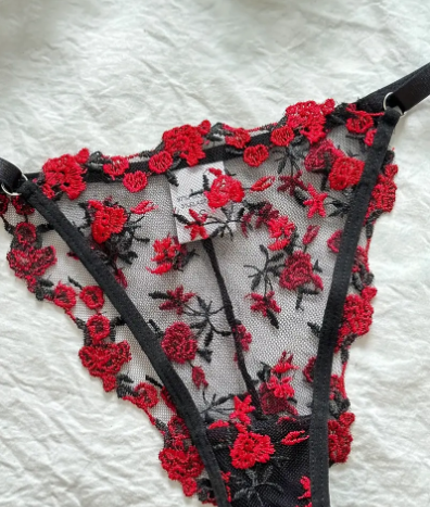 Brassiere 💗 Kalp Desenli ve 🌺 Çiçek Desenli Tanga Takımları