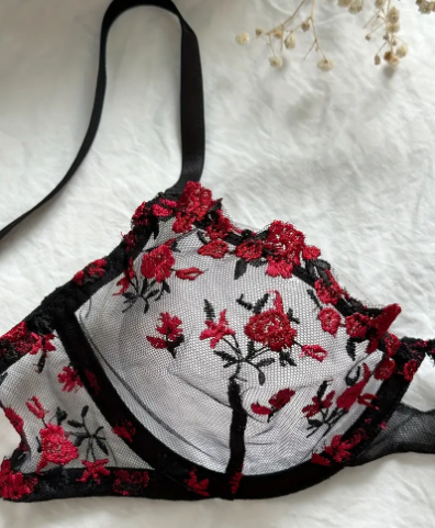 Brassiere 💗 Kalp Desenli ve 🌺 Çiçek Desenli Tanga Takımları